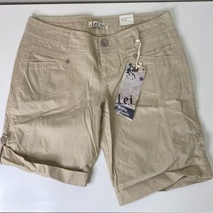 Lei Ashley Trouble Nixie Shorts in Tan. Size 11